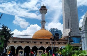 Suasana Masjid Agung Kota Bandung di Musim Libur Lebaran