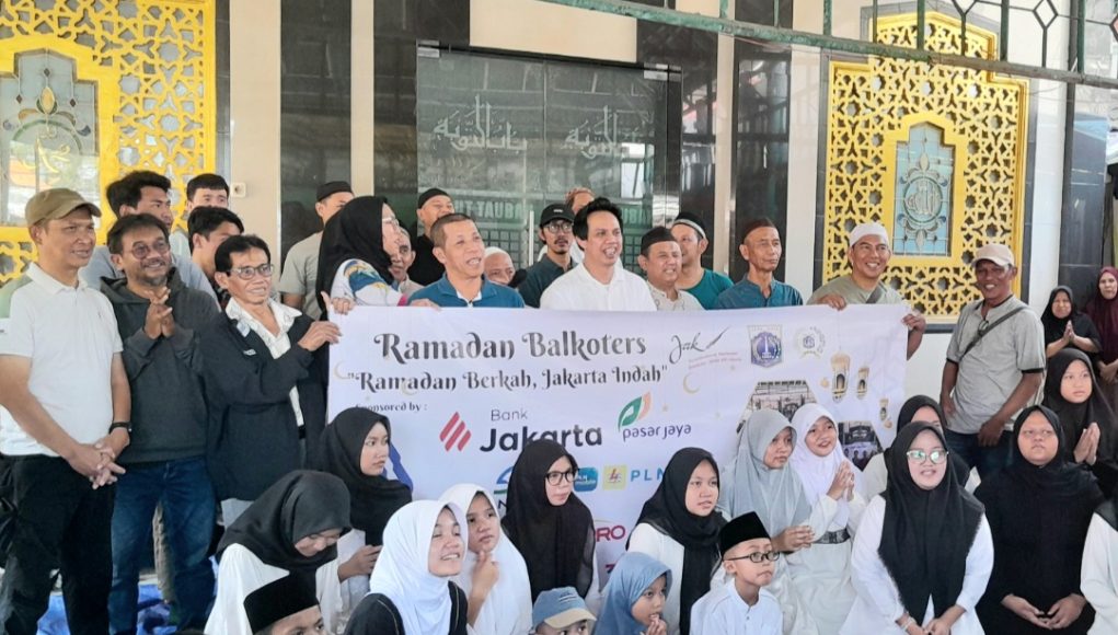 Peduli Sesama, Balkoters Kasih Bingkisan Lebaran ke Anak Yatim Piatu