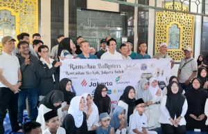 Peduli Sesama, Balkoters Kasih Bingkisan Lebaran ke Anak Yatim Piatu