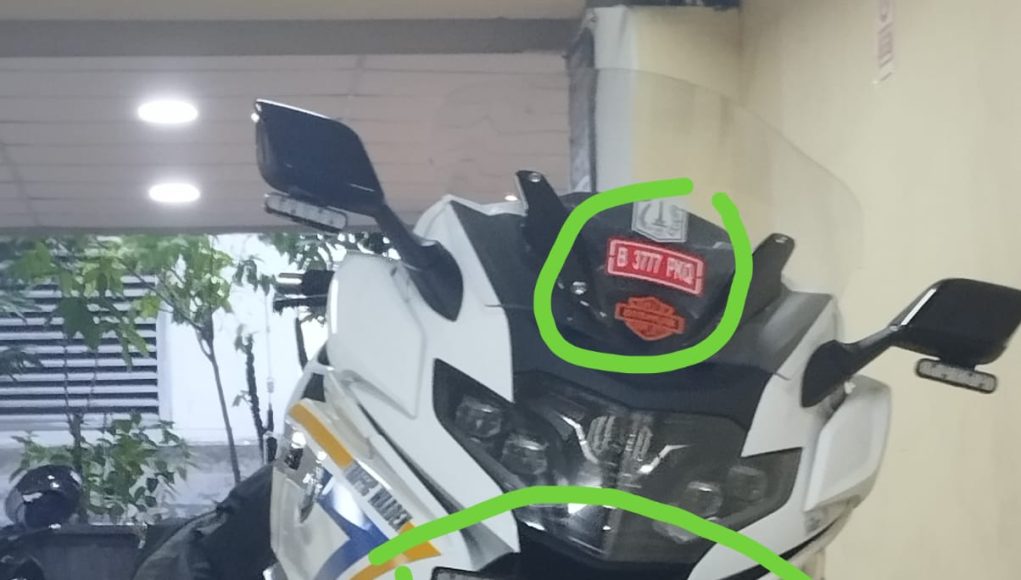 Motor ‘Pengawal’ Dishub DKI Pakai Pelat Nomor Stiker